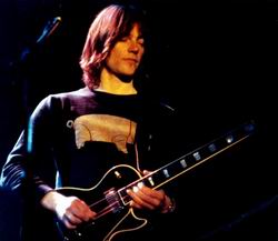 ����� ����